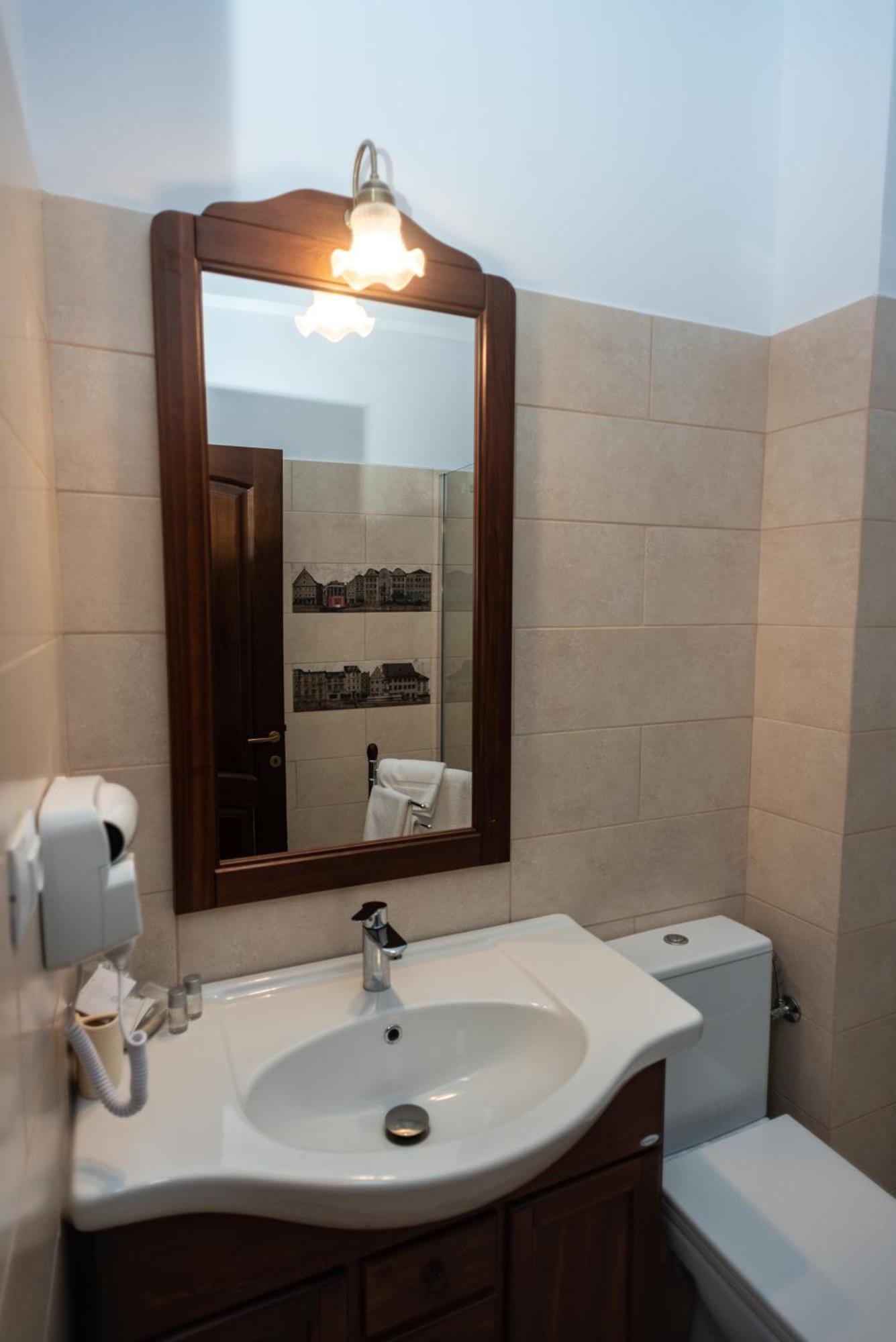 Hotel Tango Margo à Valea Lupului  Extérieur photo