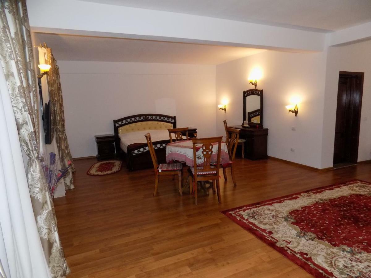Hotel Tango Margo à Valea Lupului  Extérieur photo