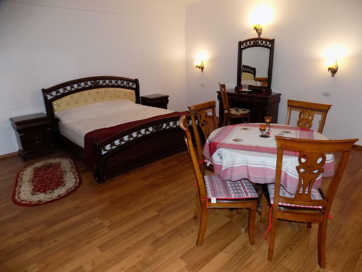 Hotel Tango Margo à Valea Lupului  Extérieur photo