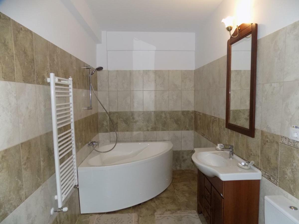 Hotel Tango Margo à Valea Lupului  Extérieur photo
