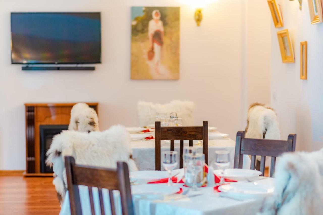 Hotel Tango Margo à Valea Lupului  Extérieur photo