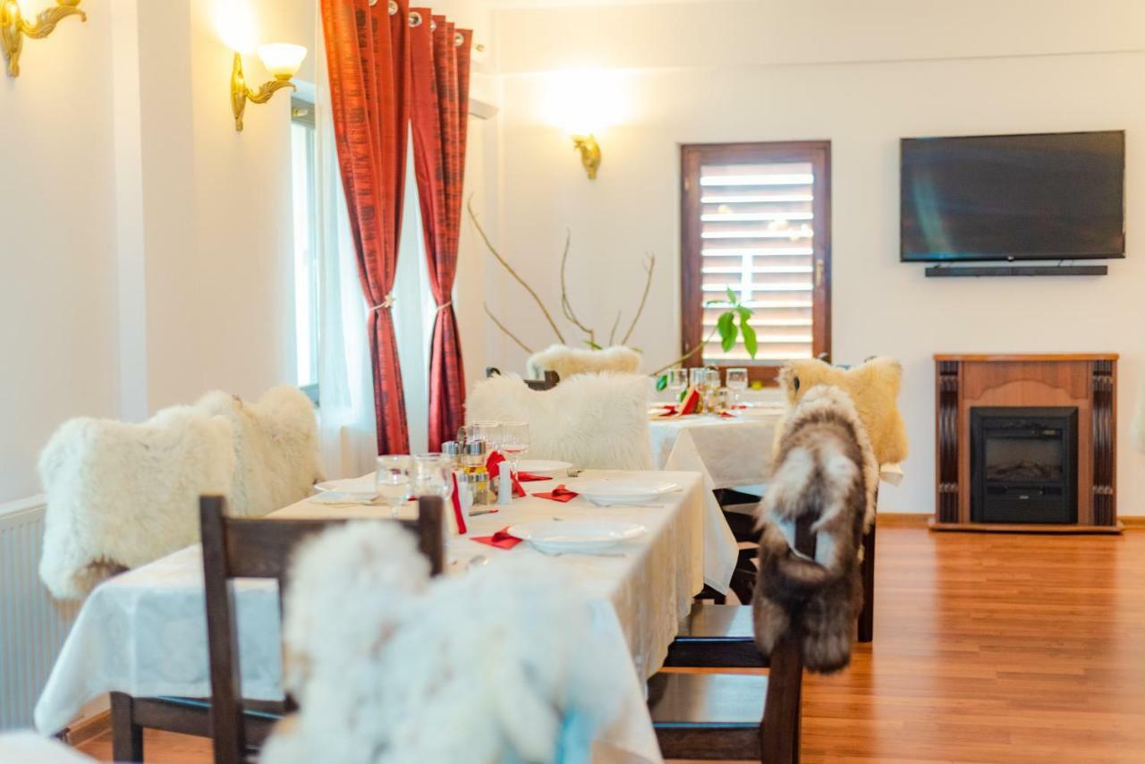 Hotel Tango Margo à Valea Lupului  Extérieur photo