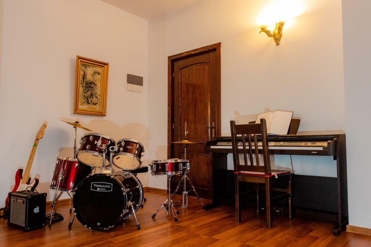 Hotel Tango Margo à Valea Lupului  Extérieur photo