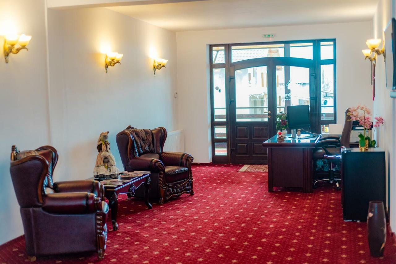 Hotel Tango Margo à Valea Lupului  Extérieur photo