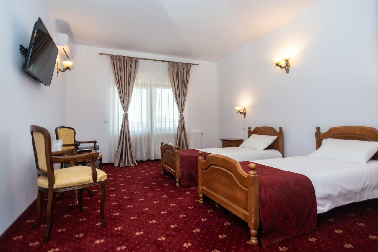 Hotel Tango Margo à Valea Lupului  Extérieur photo