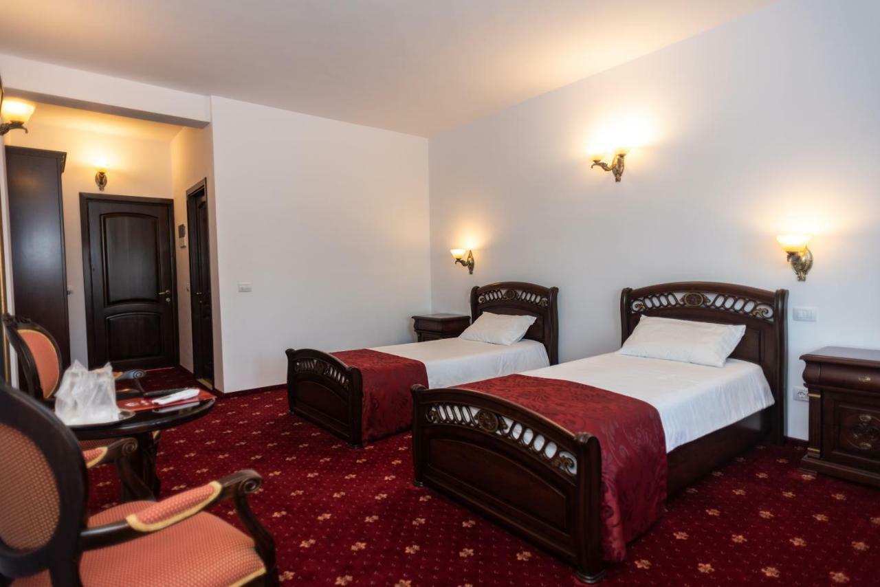 Hotel Tango Margo à Valea Lupului  Extérieur photo