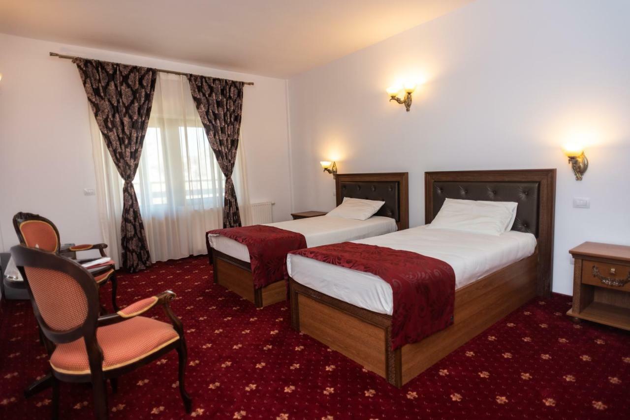 Hotel Tango Margo à Valea Lupului  Extérieur photo