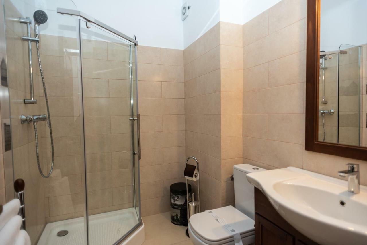 Hotel Tango Margo à Valea Lupului  Extérieur photo