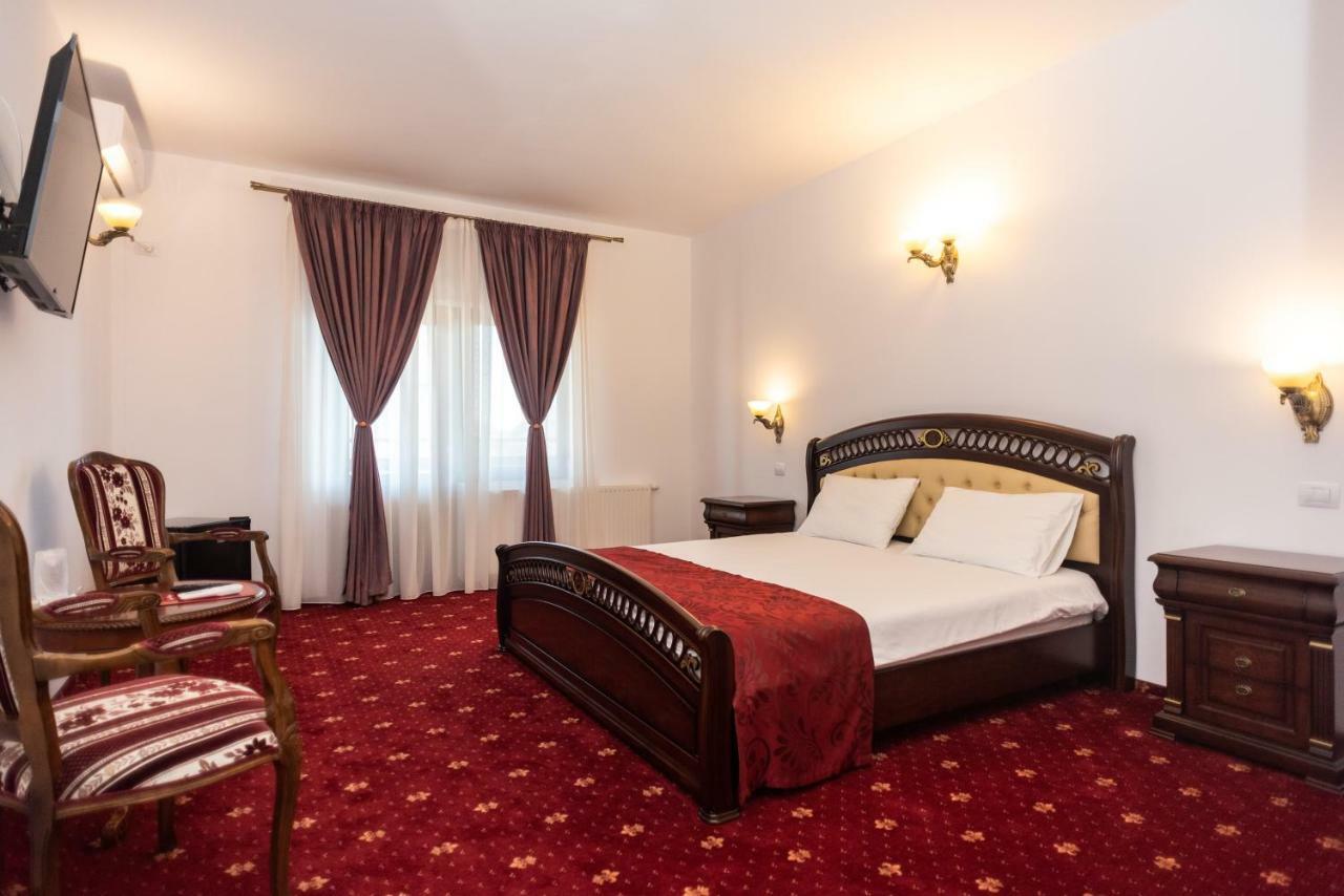 Hotel Tango Margo à Valea Lupului  Extérieur photo