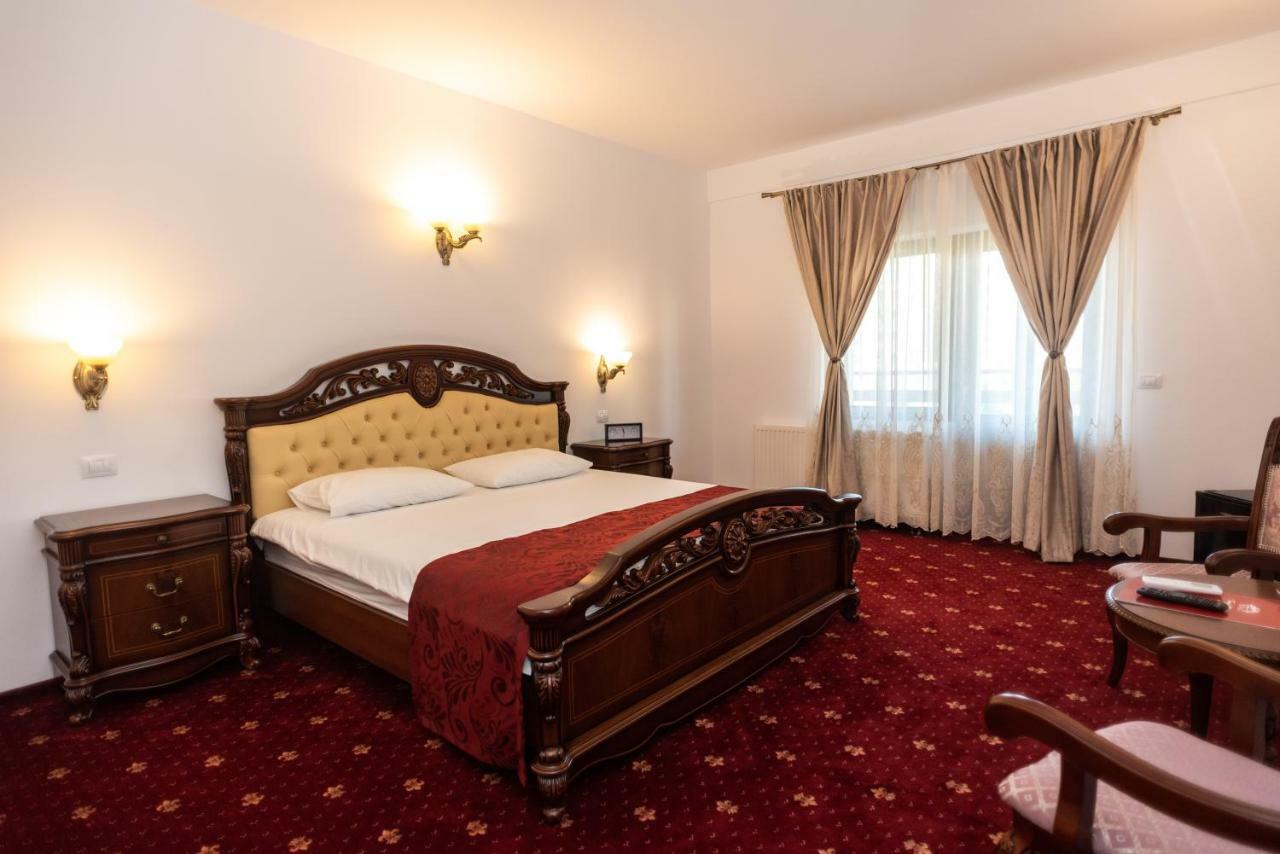 Hotel Tango Margo à Valea Lupului  Extérieur photo