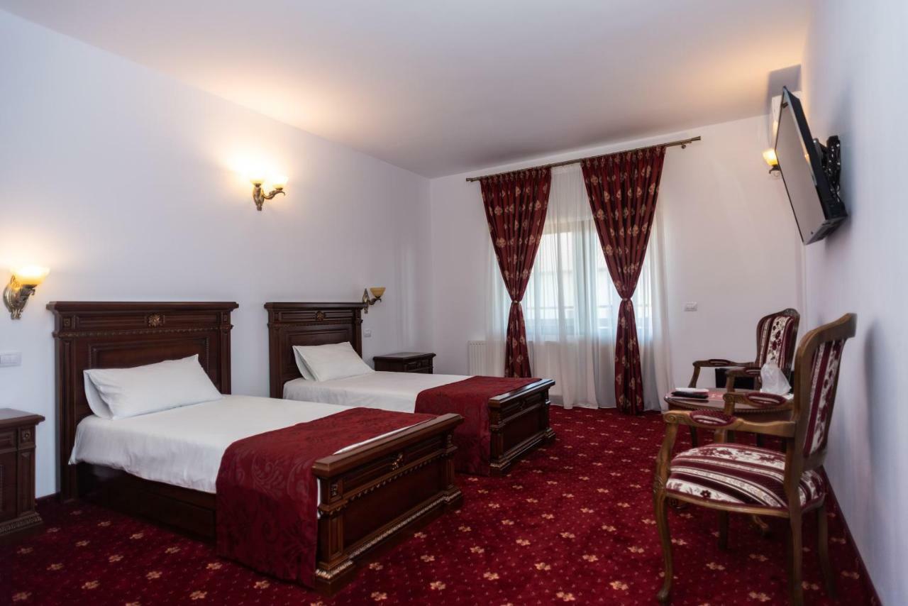Hotel Tango Margo à Valea Lupului  Extérieur photo