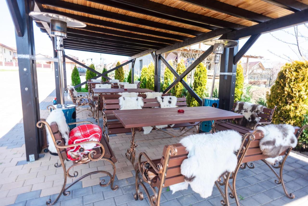 Hotel Tango Margo à Valea Lupului  Extérieur photo