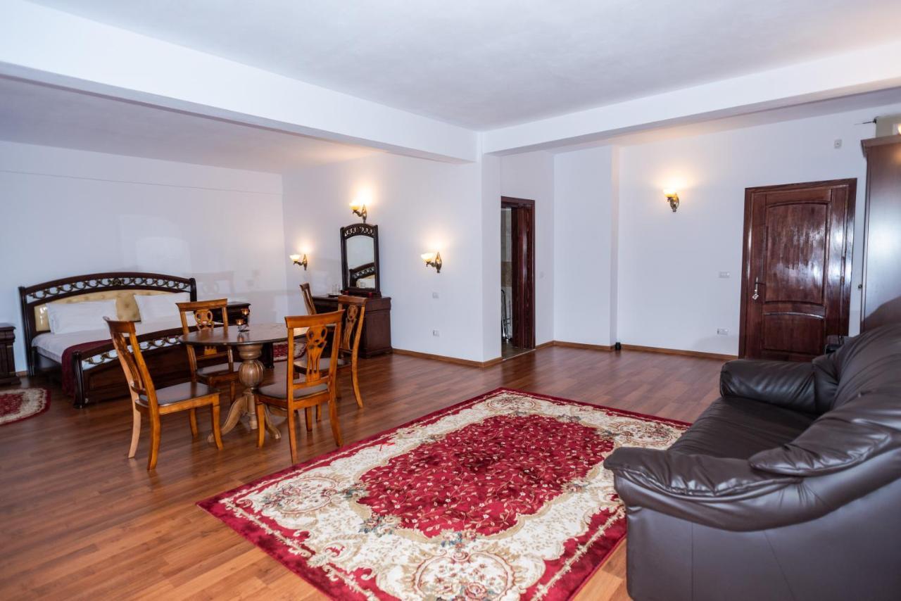 Hotel Tango Margo à Valea Lupului  Extérieur photo
