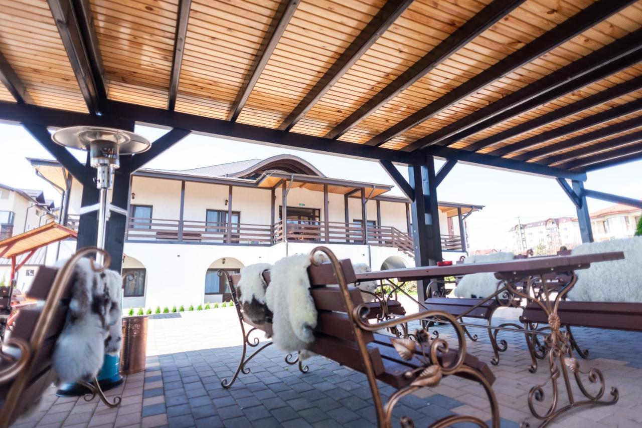 Hotel Tango Margo à Valea Lupului  Extérieur photo