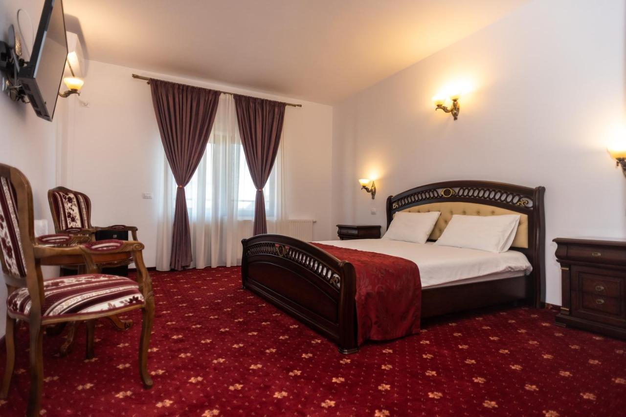 Hotel Tango Margo à Valea Lupului  Extérieur photo